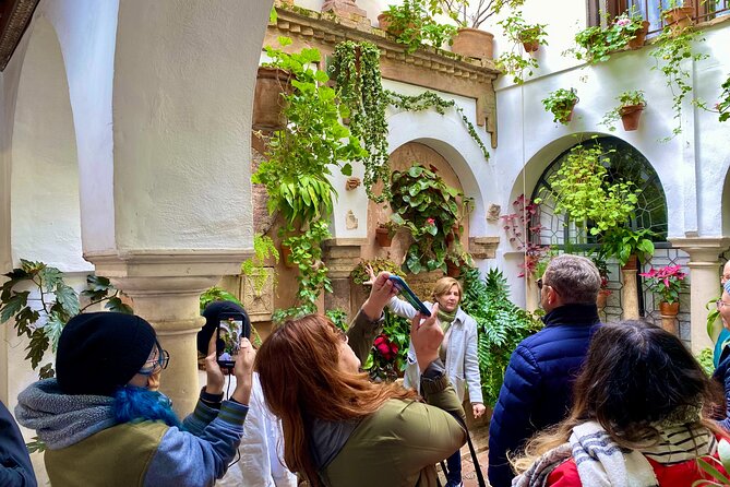 2 Days Cordoba with Mosque Ticket and Hotel Tour - La Juderia: Narrow Streets, Whitewashed Houses, and a 14th-Century Anchor