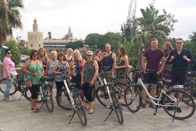 3-hour Guided Bike Tour along the Highlights of Seville - Cathedral-area panoramas and La Giralda from across the river