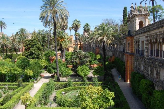 Alcázar and Jewish Quarter Guided Walking Tour in Seville - Why Alcázar Plus Santa Cruz Works So Well Together