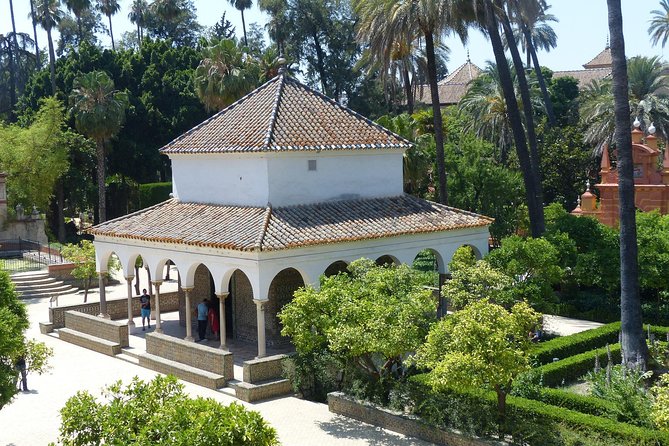 Alcázar and Jewish Quarter Guided Walking Tour in Seville - Santa Cruz Jewish Quarter: Cobblestones, Orange Air, and Real History