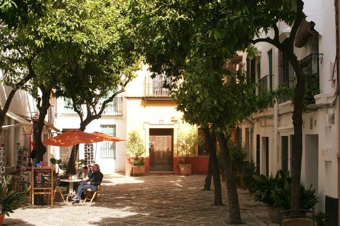 Alcázar and Jewish Quarter Guided Walking Tour in Seville - Skip-the-Line Alcázar: Courtyards, Palaces, and Still-Used Royal Space