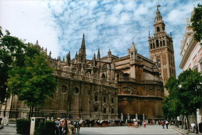 Alcazar, Cathedral and Giralda of Seville with entrance fee included - Real Alcázar de Sevilla: UNESCO Palaces and the Dorne Clue
