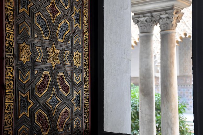 Alcázar, Cathedral & Giralda: Guided Tour with Fast-Track Tickets - Group size, headsets, and the guide experience in the real world