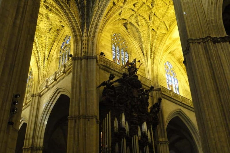 Alcazar & Cathedral of Seville Exclusive Group max. 9 guests - Finding the tour fast: start at the Monumento a la Inmaculada Concepción