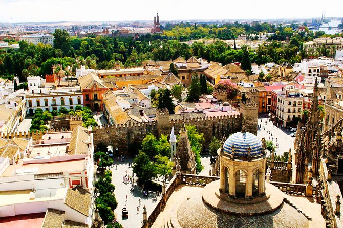 Alcazar & Cathedral of Seville Exclusive Group, max. 9 travelers - Tickets, radios, and the ID rule you must follow