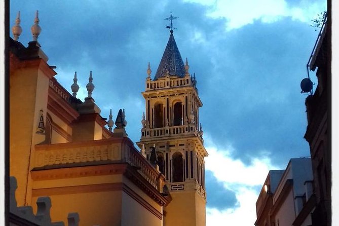 Alcazar, Cathedral, Walk By The River And Triana Private Tour - Catedral de Sevilla: A big interior without the stress