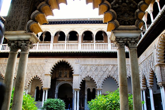 Alcazar of Seville Exclusive Group, max. 9 travelers - Meeting point at Plaza del Triunfo and getting in smoothly