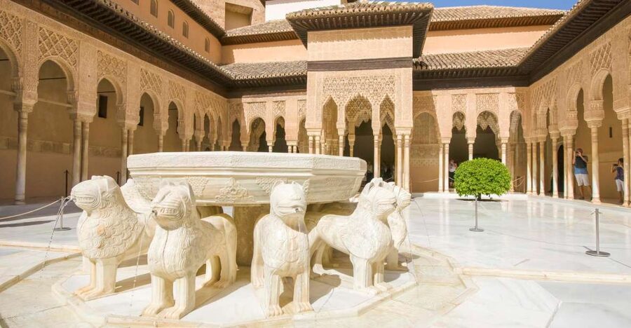 Alhambra and Albaicín Full-Day Private Tour from Seville - Albaicín walking tour: white streets and big views
