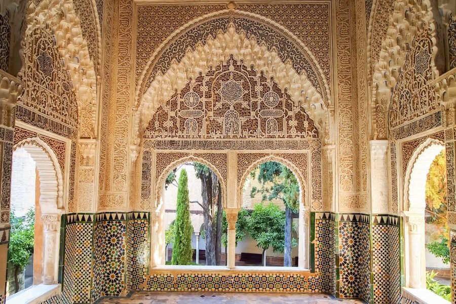 Alhambra and Albaicín Full-Day Private Tour from Seville - Nasrid Palaces and Alcazaba: what the 3-hour guide actually gives you