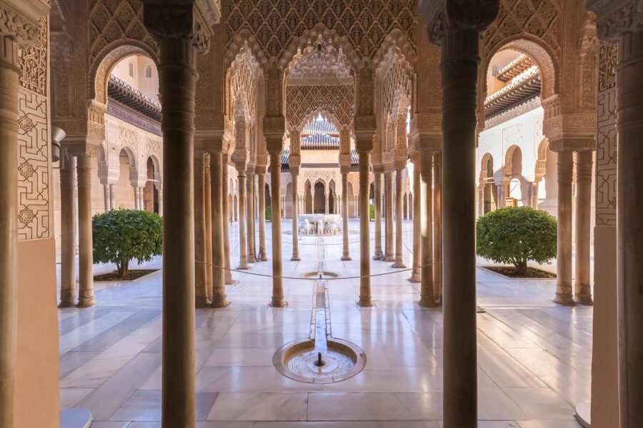 Alhambra and Albaicín Full-Day Private Tour from Seville - The private guide effect: you get your questions answered