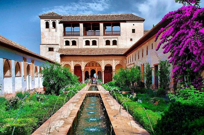 Alhambra and Granada Tour - Albaicín Neighborhood and Mirador de San Nicolás: The View Payoff