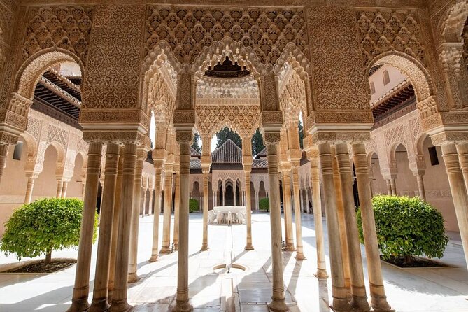 Alhambra Guided Tour & Albaicin Tour from Seville - Barrio del Albaicín free time: the part you control