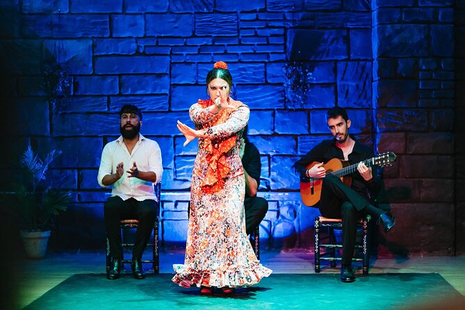 Baraka Triana. Flamenco show with drink - English-Friendly Evening With a Local Flavor