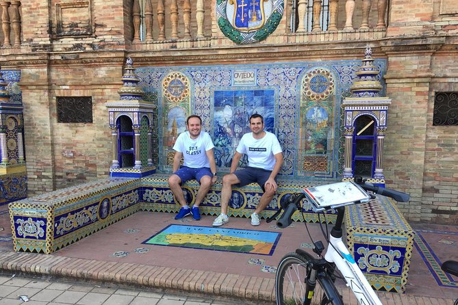 Bike tour through the monumental area of Seville - Puente de Isabel II and Triana legends: walking off the beaten path