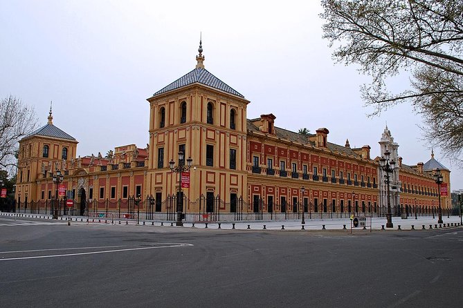 Bike tour through the monumental area of Seville - Montepensier Palace stop: a quick orientation moment