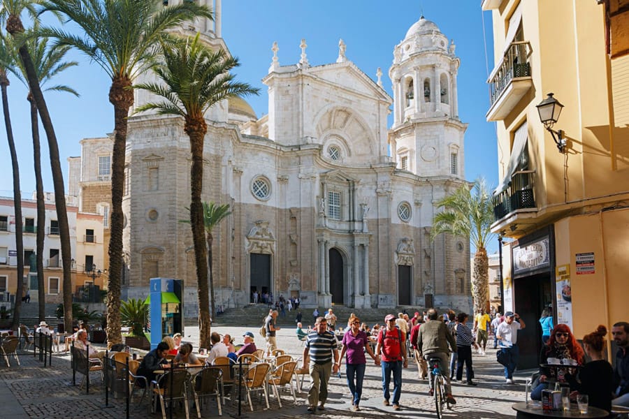 Cadiz Full-Day Guided Excursion from Seville - Caleta beach and Paseo Marítimo: your break from the old-town footwork