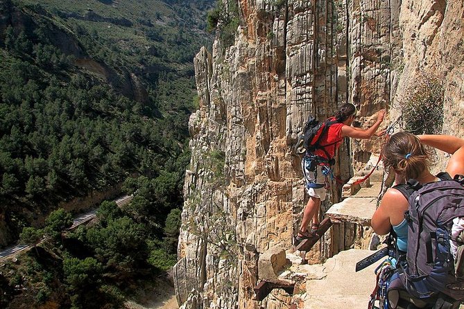 Caminito del Rey Day Trip from Seville - Crossing Chorro and Gaitanejo: bridges, sway, and the guide’s role