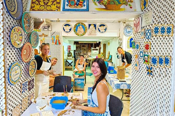 Ceramics classes in Seville – Learn lathe, majolica or mosaic - Wheel-turning: make clay, and plan for a one-week pickup