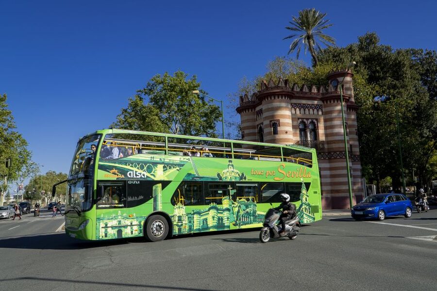 Combo: Hop on hop off + Flamenco Show & Walking tours - What’s included vs what you’ll need to plan