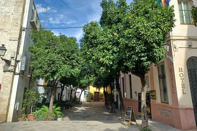Contrasts of Seville - Santa Cruz’s Streets and the Neighborhood’s Mixed Past