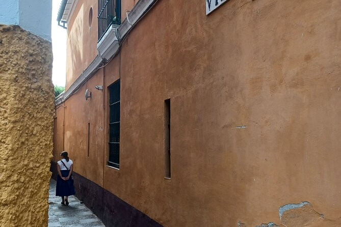 Contrasts of Seville - The Big Seville Connection: Columbus and Magallanes in One Walk