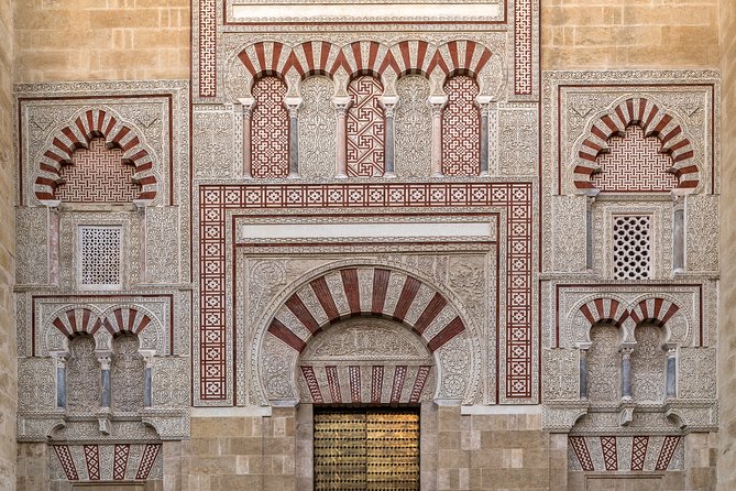 Cordoba Day Trip with Mosque-Cathedral Ticket from Seville - Calleja de las Flores: where you catch the classic Mezquita tower view