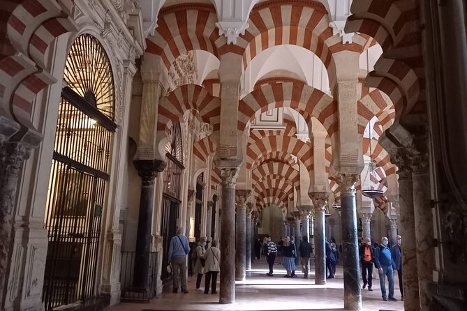 Cordoba, Mosque-Cathedral and Jewish Quarter - Lunch hour and bar atmosphere: how to use the included time