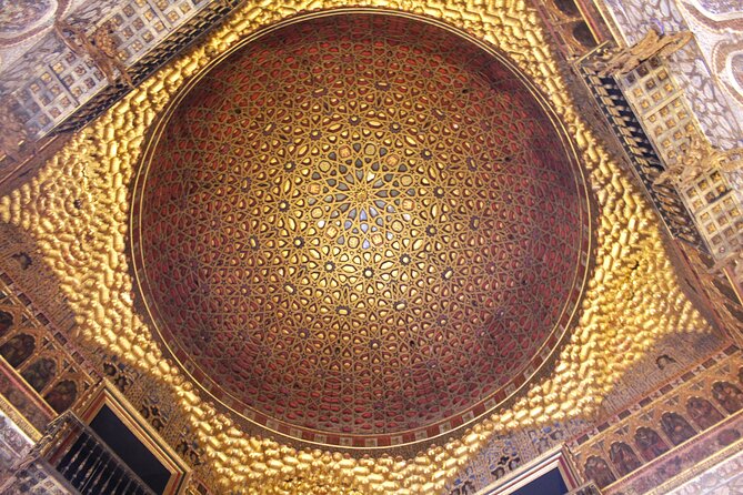 Daily Alcazar tour - Small-group limit: 29 travelers can feel comfortable