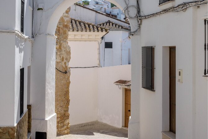Day trip to Zahara, Setenil and Ronda from Seville - Setenil de las Bodegas: walking under the rock