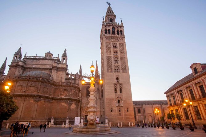 e-Scavenger hunt Seville: Explore the city at your own pace - Museo de Bellas Artes and La Casa de Pilatos: culture stops without the lecture