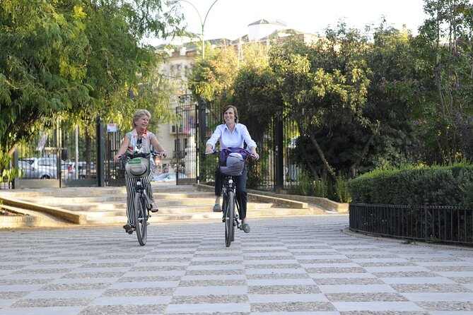 Electric Bike Rental 3 hours - Bike Lanes, Locks, and Freedom to Stop for Museums or Tapas