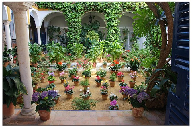 Exclusive Alcazar with breakfast or afternoon coffee in gardens - Group size and guide approach: Antonio Doblas, plus Antonio and Berta