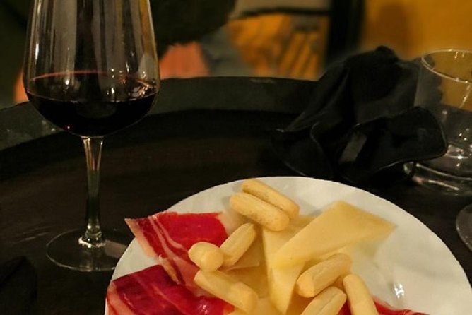 Flamenco and Tapastour with a flamenco artist - Your first tapas stop: salmorejo as a Seville welcome