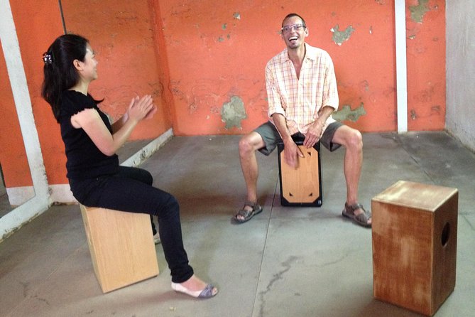 Flamenco Drum Box Workshop in Seville - What you actually do during the workshop (claps, strikes, then a groove)