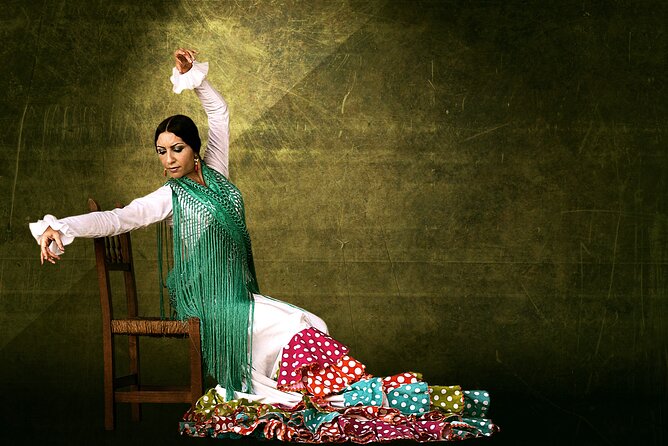 Flamenco show at the foot of the Giralda in Seville - Your one-hour program: how the night typically unfolds