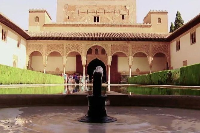 From Seville: 2-Day Granada Tour Skip-the-Line Alhambra & Baths - Day 1 in Granada: Sacromonte and Cueva La Rocio flamenco