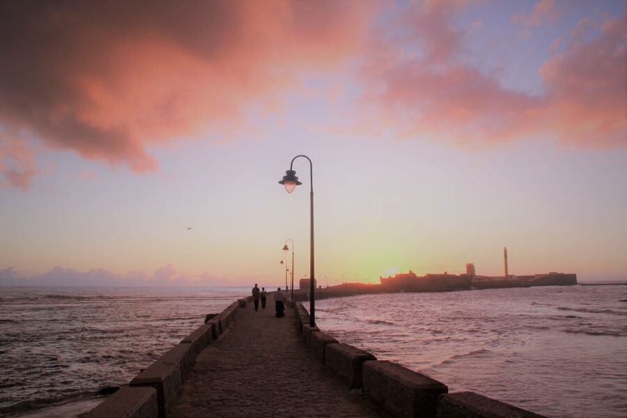 From Seville: Cadiz and Jerez de la Frontera Day Trip - La Caleta Beach: a sea break that keeps you from getting tour-fatigued