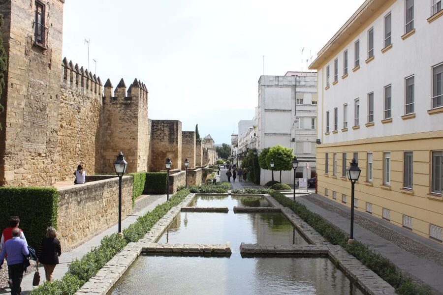 From Seville: Cordoba and Mosque Cathedral Guided Tour - The Mosque-Cathedral: 856 columns and a story you can actually follow