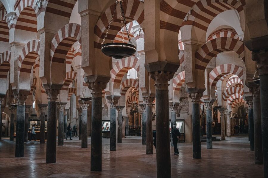 From Seville: Cordoba and Mosque Cathedral Guided Tour - Calle de las Flores and the one-hour free window: make it count
