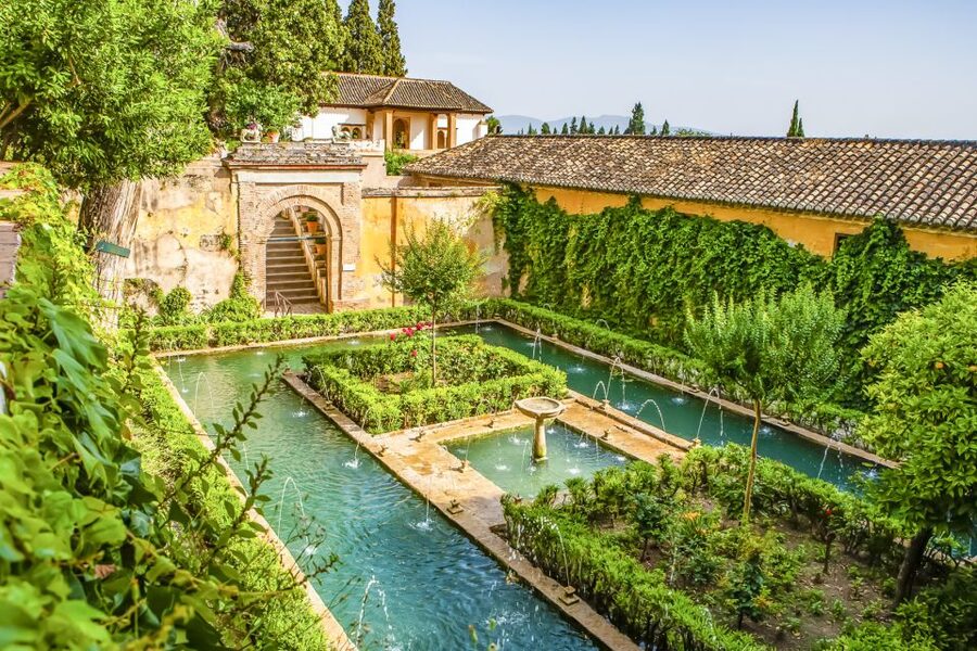 From Seville: Granada & Alhambra Tour with Optional Ticket - Albaicín time and the view at Plaza de San Nicolás