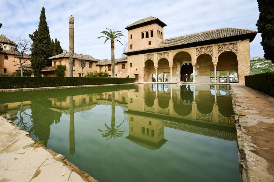 From Seville: Granada & Alhambra Tour with Optional Ticket - Who makes the day feel great: the human factor