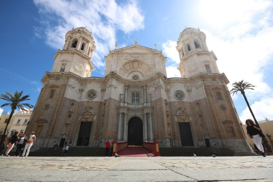 From Seville: Private Day Trip to Cádiz with Guide - Cathedral, Roman theater, Constitution monument, and Tavira Tower
