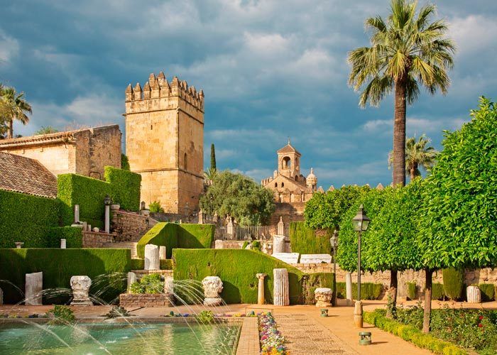 From Seville: Private Transfer to Granada and Córdoba Tour - Lunch and tapas time: eat like a local, without forcing a set menu