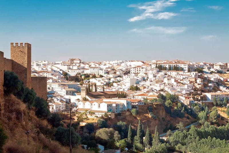 From Seville: White Villages and Ronda private day trip - Zahara de la Sierra: white walls with high-perch perspective