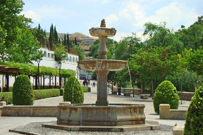 Granada Day Trip from Seville with Skip-the-line Alhambra Access - Lunch time: how to make it work on your schedule