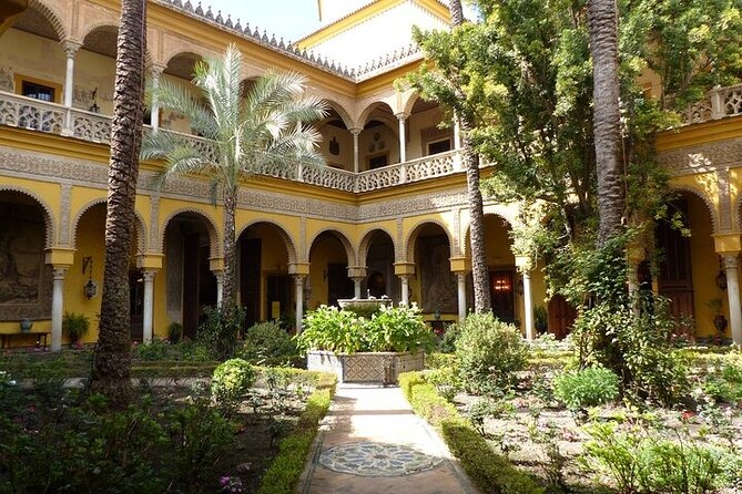 Guided walking tour to Setas, La Macarena and Dueña's Palace in Seville - Palacio de las Dueñas: where the visit turns from looking to seeing
