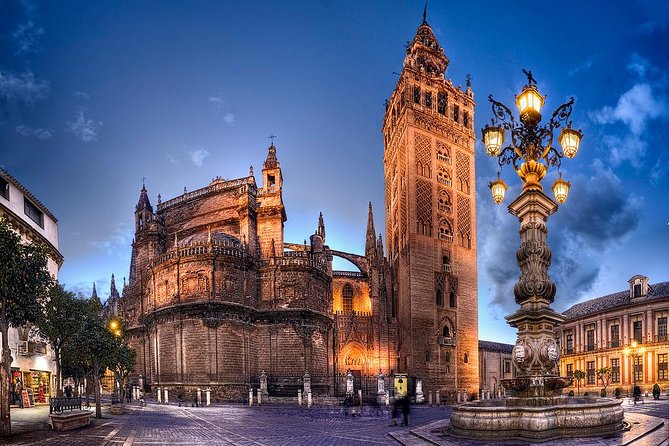 Highlights Bike Tour in Seville - Starting in Casco Antiguo: Barrio Santa Cruz in the right mood