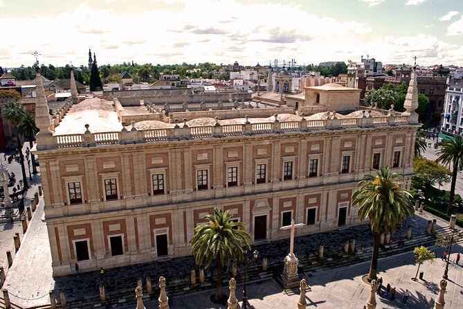Horse and Carriage Sightseeing Tour in Seville - Driver/Guide Reality Check: Photos Help, English May Vary