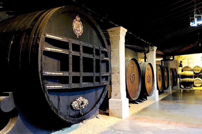 Jerez Winery Tour and wine tasting - Group size and guides: your day improves when you’re not squeezed