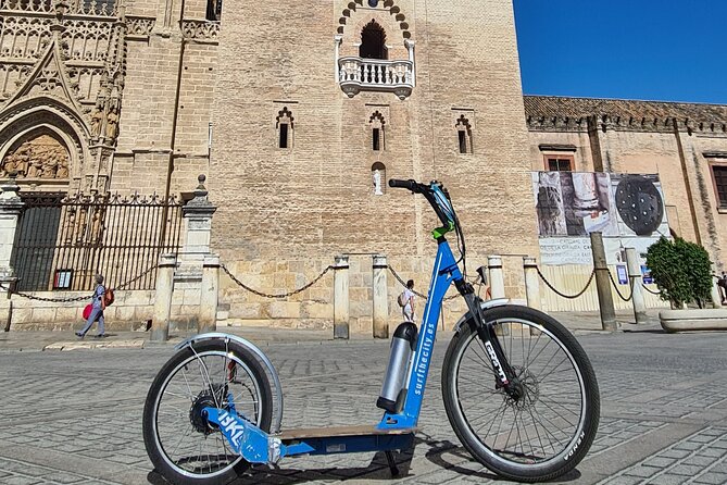 Kickscooter electric tour Sevilla - Private group perks: small numbers, calmer control